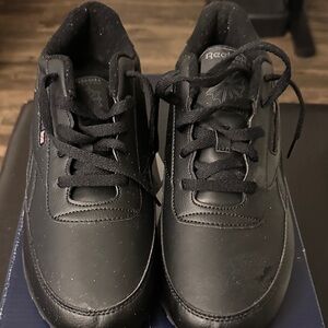 Reebok women Classic Black Sneakers CL Renaissance size 10 Wide D